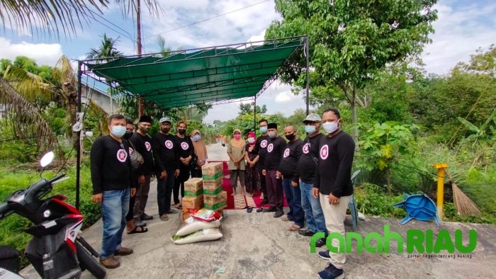 Depidar Baladhika Karya Riau bagikan sembako kepada korban dampak banjir di Tangkerang Labuai